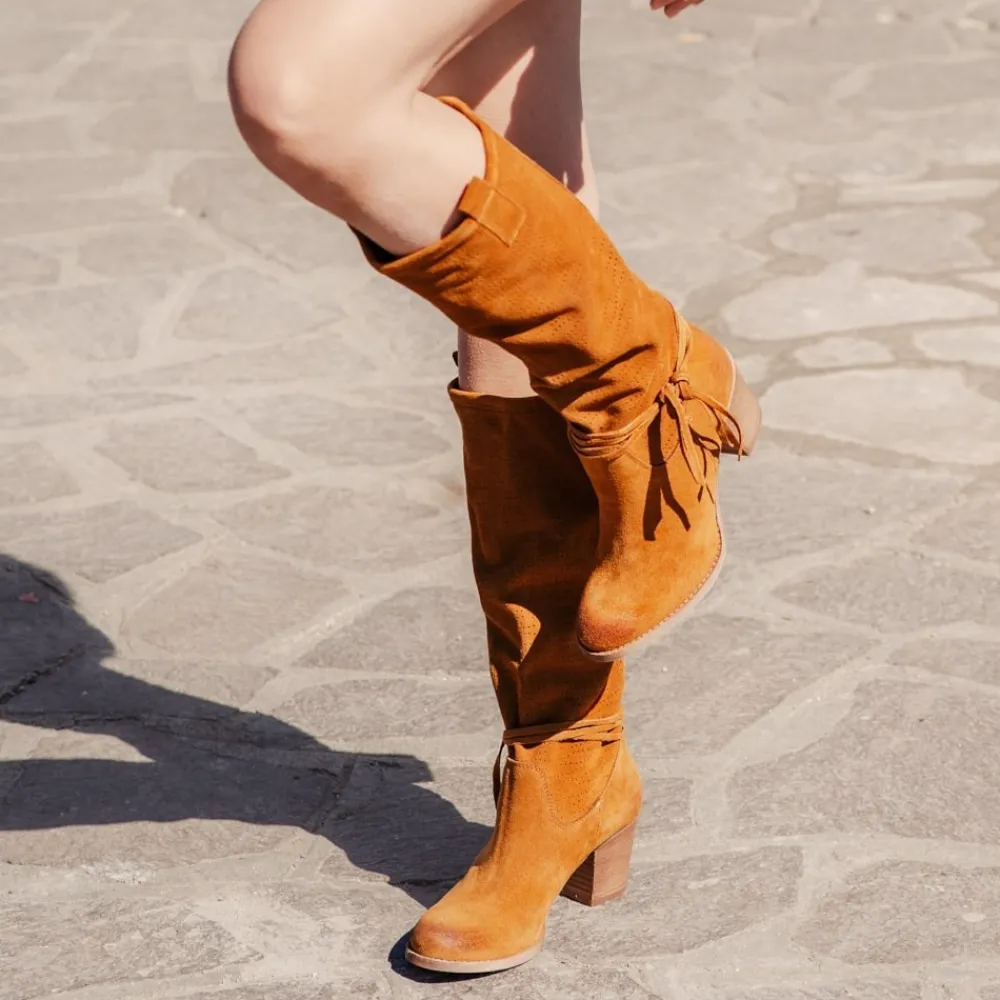 stivali_traforati_in_camo_1-1.webp Stivali Con Tacco | Stivali Estivi | In Time Stivali Traforati in Camoscio con Tacco "5020" - Cuoio