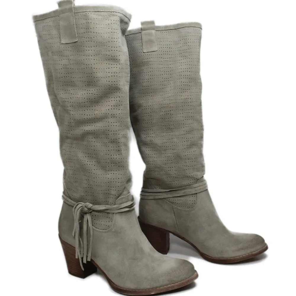 stivali_traforati_in_camo_4.webp Stivali Con Tacco | Stivali Estivi | In Time Stivali Traforati in Camoscio con Tacco "5020" - Taupe