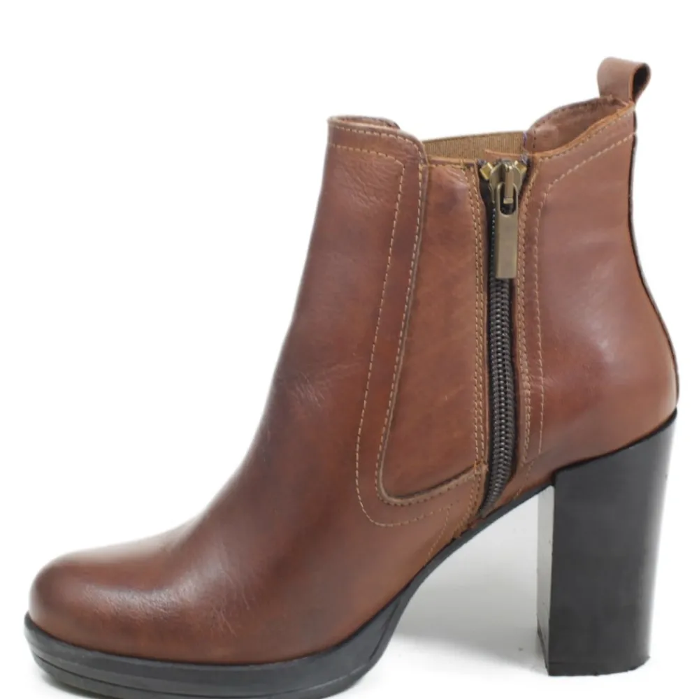 tronchetti_chelsea_tacco__2.webp Stivali Con Tacco | Tronchetti | Made in Italy Tronchetti Chelsea Tacco Alto "FIRA" - Cuoio