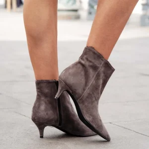 Stivali Con Tacco | Tronchetti | Made in Italy Tronchetti con tacchetto e punta fina "215" - Camoscio Taupe